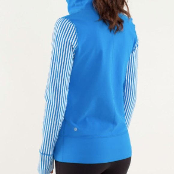 (2173) LULULEMON Daily Yoga Jacket Sz 4 **LOVED** - Picture 3 of 11